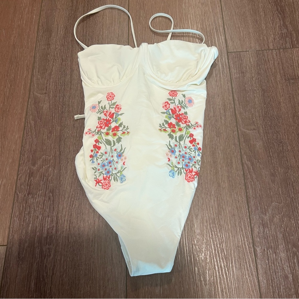 *NWT* Maaji Cream Swimsuit with Pink & Green Floral Embroidery Retail $208 - Picture 4 of 8
